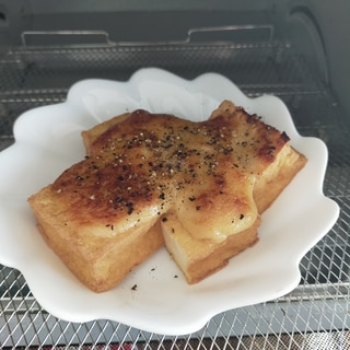 厚揚げの味噌マヨブラックペッパー焼き